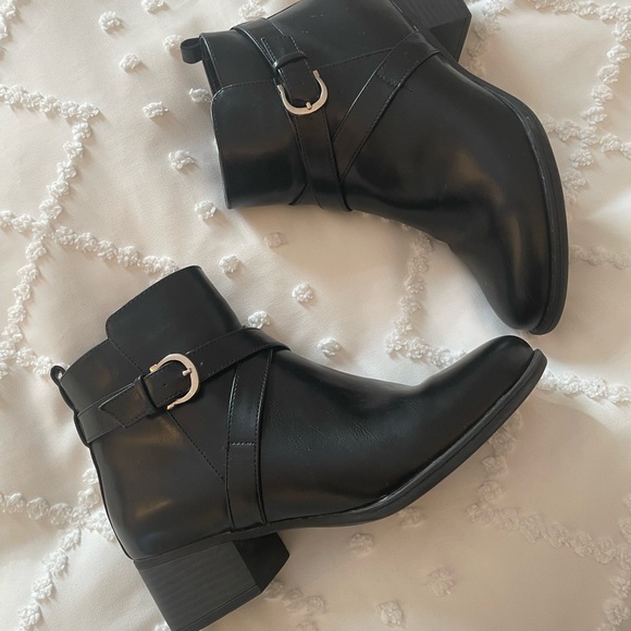 Naturalizer Black Ankle Booties - Picture 2 of 3